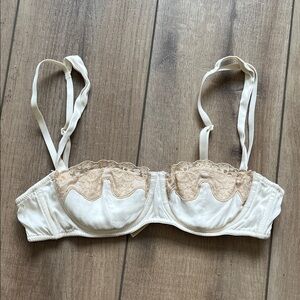 Crème Su Lace Trimmed White and Cream Bra
